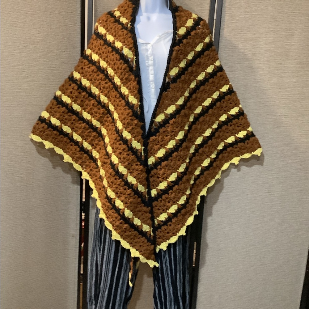 Large shawl - Picture 2 of 4